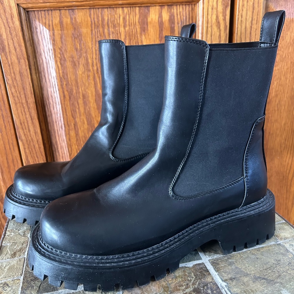 Princess Polly Black Chelsea Boots Size 10 Lug Sole Platform